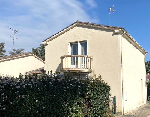 maison  SEYCHES