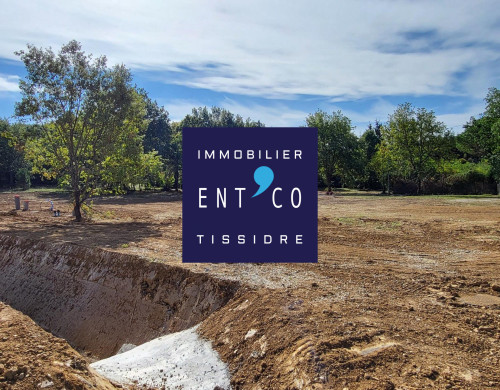 terrain  ESTILLAC