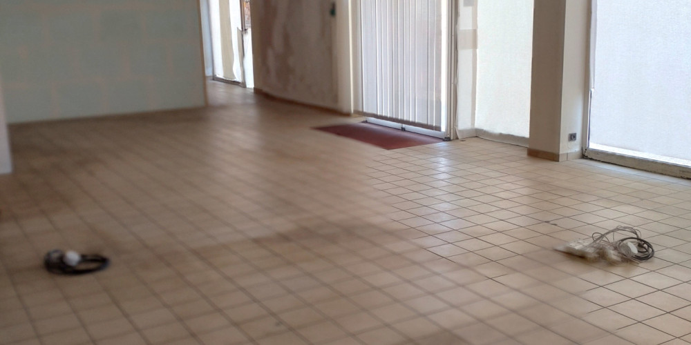 local commercial à STE BAZEILLE (47180)