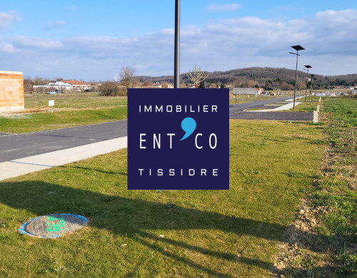terrain  ESTILLAC