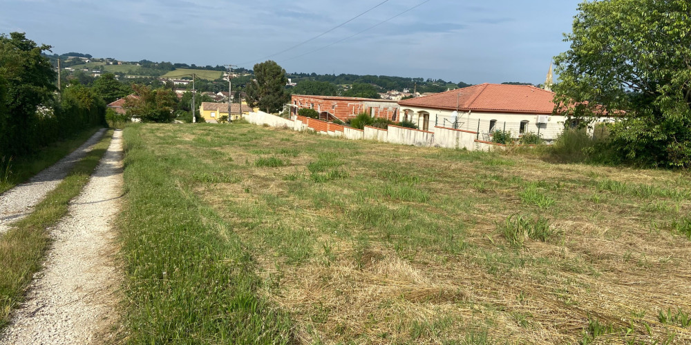 terrain à NERAC (47600)